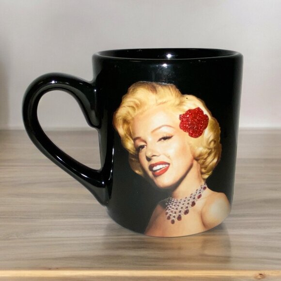2012 Marylin Monroe Black Ceramic Collectible Coffee Mug Sparkles Red Rose - Picture 1 of 4